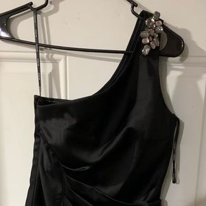 NWT Classy Black Dress. Kay Unger. Size 6.